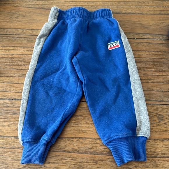 2 great Levi size 2T sweatsuits - Picture 6 of 11